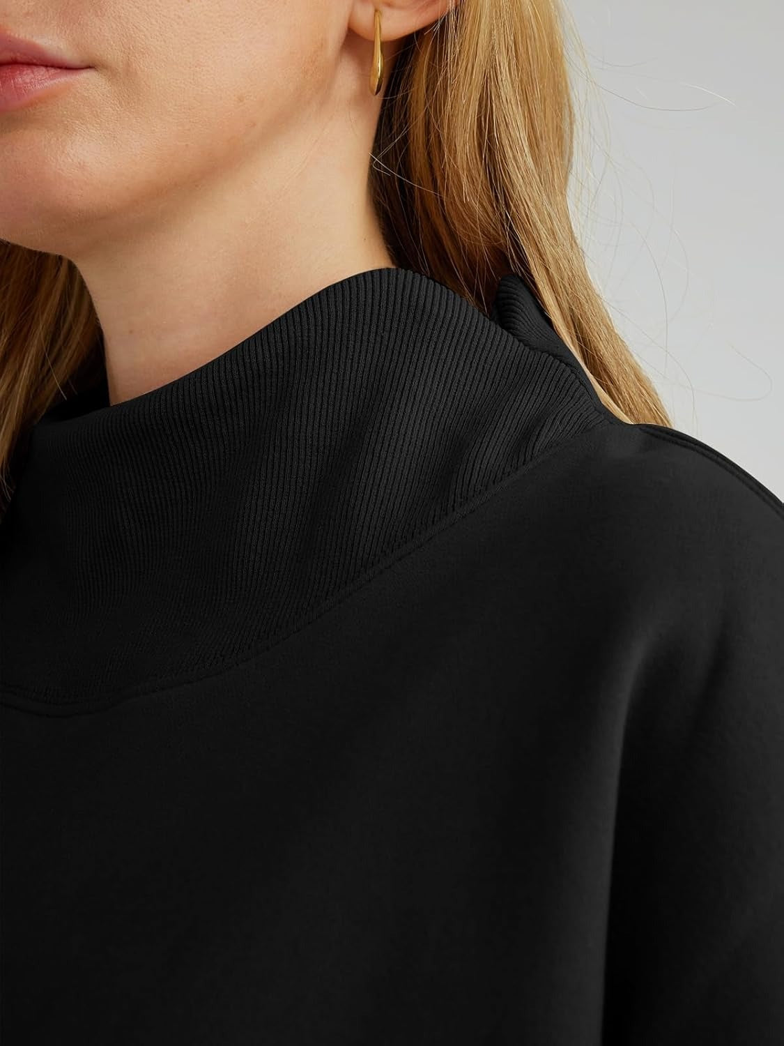 Women's Turtleneck Sweatshirt - Oversized Drop Shoulder Pullover with Fleece Lining